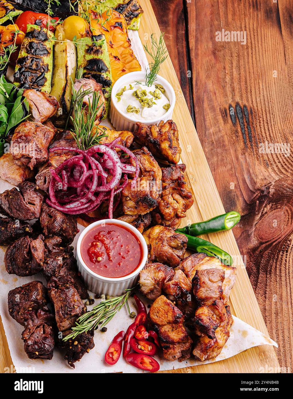 Auswahl verschiedener Grillgerichte Grillfleisch Stockfoto