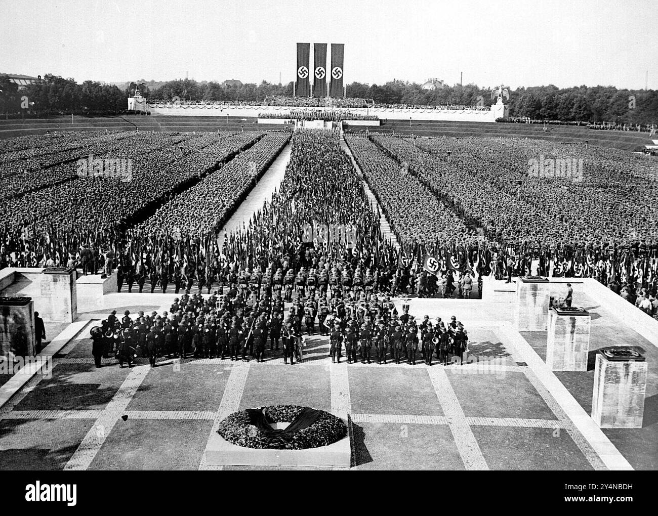 Die NSDAP-Kundgebung in der Luitpold-Arena in Nürnberg. Szene aus dem Film „Triumph des Willens“. Museum: PRIVATE SAMMLUNG. Autor: LENI RIEFENSTAHL. Stockfoto