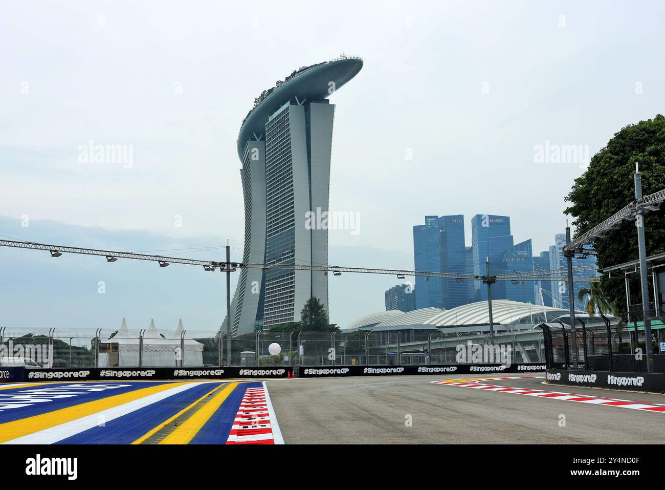Singapur, Singapur. September 2024. Rundumatmosphäre - Marina Bay Sands Hotel. 19.09.2024. Formel-1-Weltmeisterschaft, Rd 18, Grand Prix Von Singapur, Marina Bay Street Circuit, Singapur, Vorbereitungstag. Das Foto sollte lauten: XPB/Alamy Live News. Stockfoto