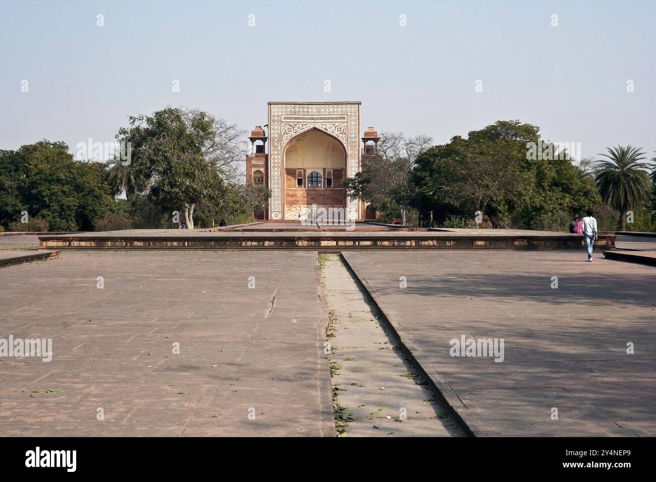 Agra, Uttar Pradesh / Indien - 8. Februar 2012 : ein architektonisches Denkmal am Grab von Akbar. Stockfoto