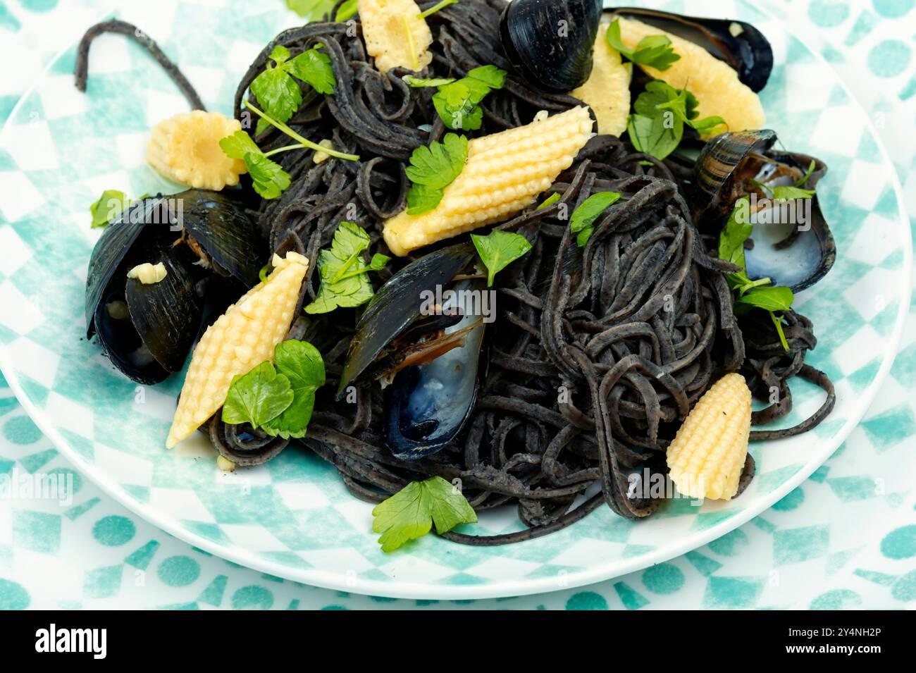 Typisch italienische Pasta mit gekochten Muscheln. Mediterrane Pasta Vongole. Stockfoto