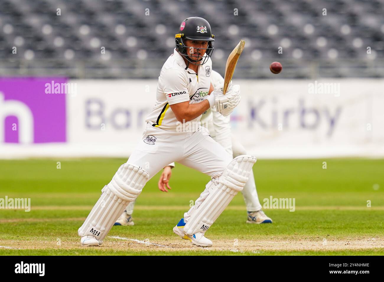 Bristol, Vereinigtes Königreich, 19. September 2024. Graeme van Buuren aus Gloucestershire spielte im Spiel der Vitality County Championship Division 2 zwischen Gloucestershire und Sussex. Quelle: Robbie Stephenson/Gloucestershire Cricket/Alamy Live News Stockfoto