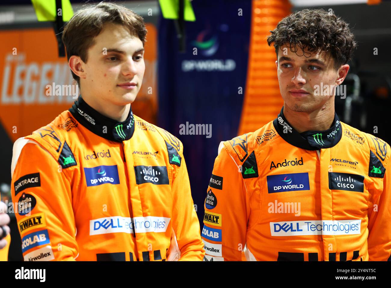Singapur, Singapur. September 2024. (L bis R): Oscar Piastri (aus) McLaren und Lando Norris (GBR) McLaren. 19.09.2024. Formel-1-Weltmeisterschaft, Rd 18, Grand Prix Von Singapur, Marina Bay Street Circuit, Singapur, Vorbereitungstag. Das Foto sollte lauten: XPB/Alamy Live News. Stockfoto