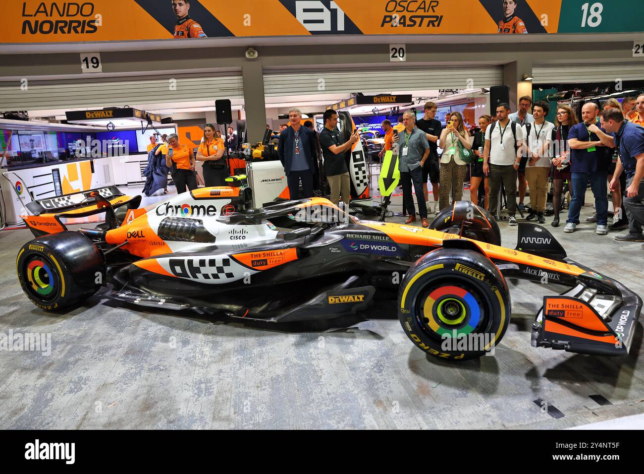 Singapur, Singapur. September 2024. McLaren MCL38 – Heritage Lackierung. 19.09.2024. Formel-1-Weltmeisterschaft, Rd 18, Grand Prix Von Singapur, Marina Bay Street Circuit, Singapur, Vorbereitungstag. Das Foto sollte lauten: XPB/Alamy Live News. Stockfoto