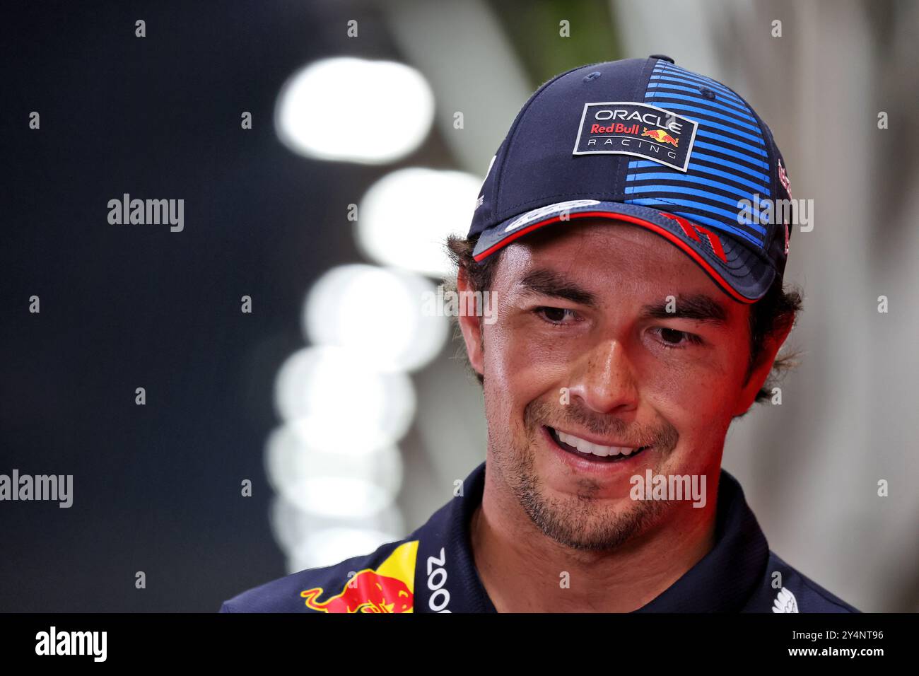 Singapur, Singapur. September 2024. Sergio Perez (MEX) Red Bull Racing. 19.09.2024. Formel-1-Weltmeisterschaft, Rd 18, Grand Prix Von Singapur, Marina Bay Street Circuit, Singapur, Vorbereitungstag. Das Foto sollte lauten: XPB/Alamy Live News. Stockfoto