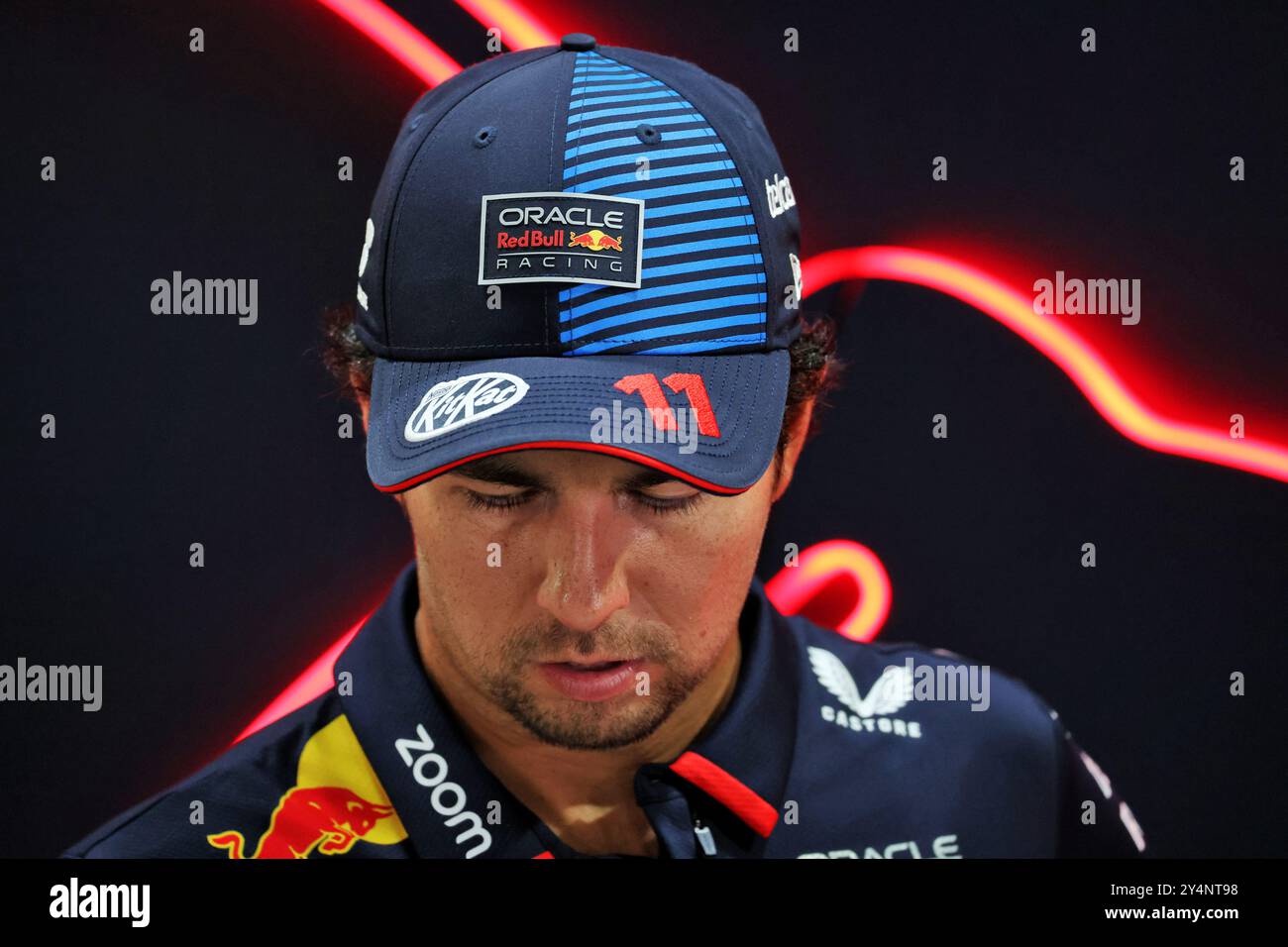 Singapur, Singapur. September 2024. Sergio Perez (MEX) Red Bull Racing. 19.09.2024. Formel-1-Weltmeisterschaft, Rd 18, Grand Prix Von Singapur, Marina Bay Street Circuit, Singapur, Vorbereitungstag. Das Foto sollte lauten: XPB/Alamy Live News. Stockfoto