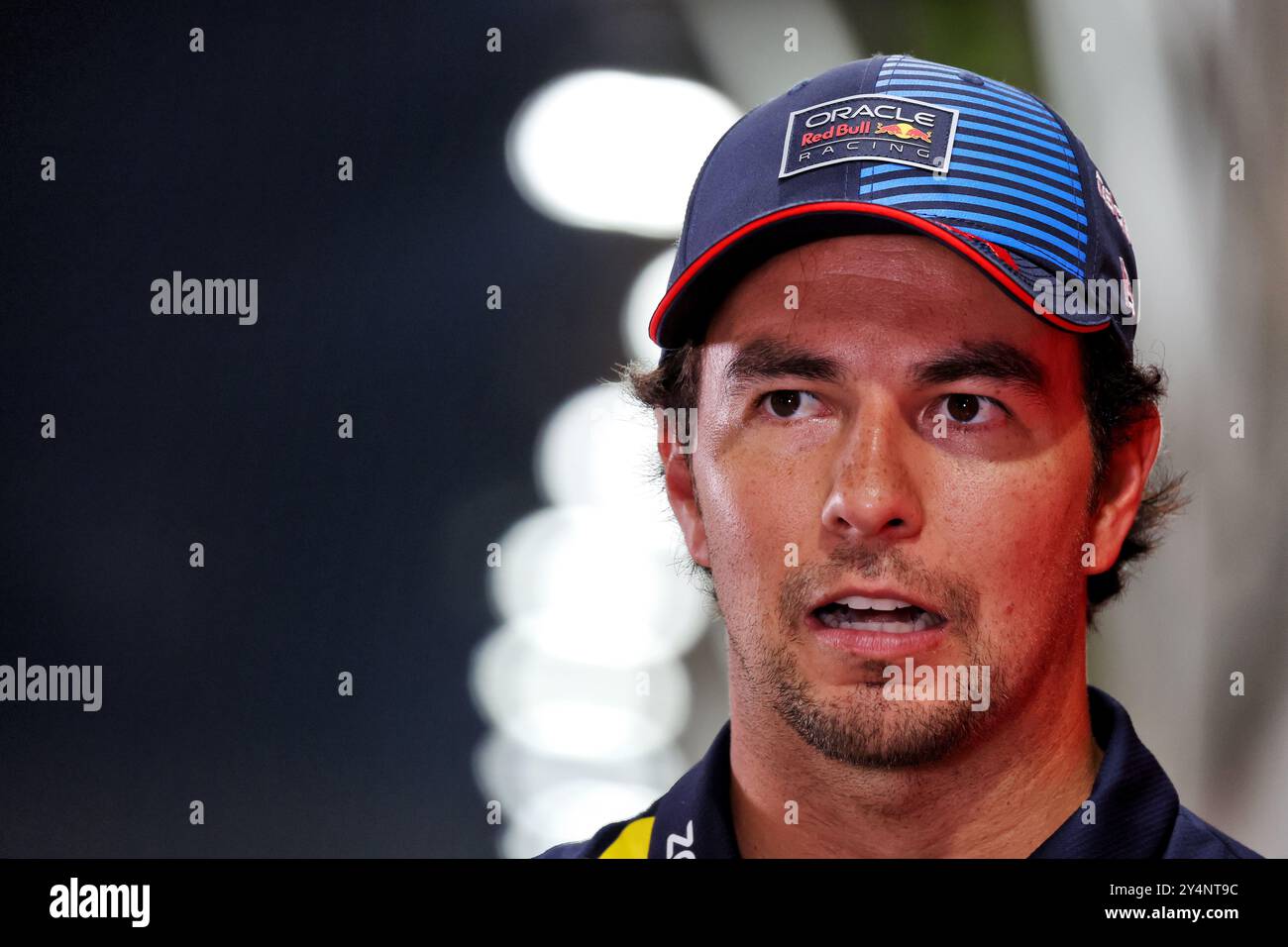 Singapur, Singapur. September 2024. Sergio Perez (MEX) Red Bull Racing. 19.09.2024. Formel-1-Weltmeisterschaft, Rd 18, Grand Prix Von Singapur, Marina Bay Street Circuit, Singapur, Vorbereitungstag. Das Foto sollte lauten: XPB/Alamy Live News. Stockfoto