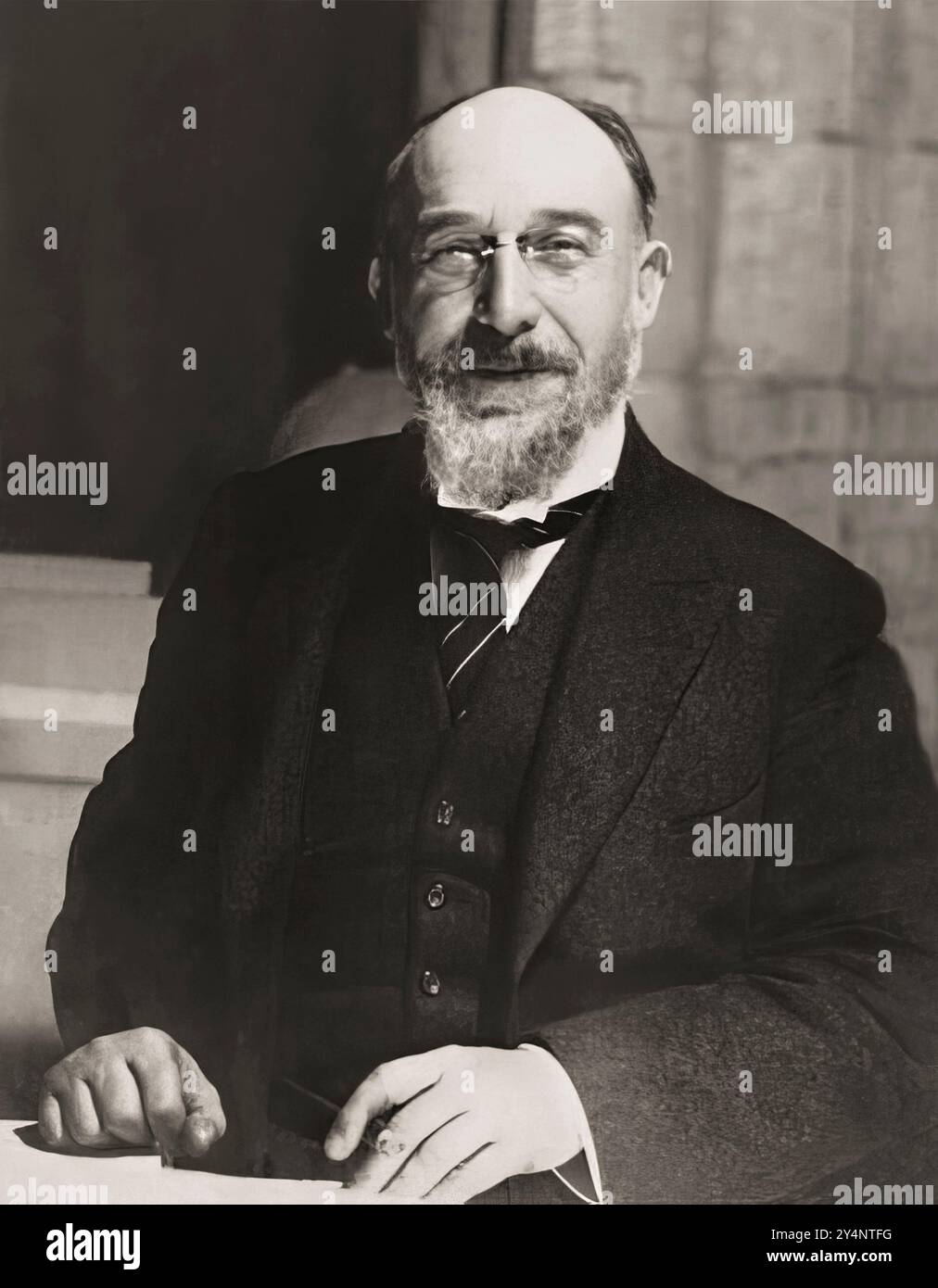 Erik Satie, 1866–1925, französischer Komponist und Pianist, Porträt digital bearbeitet nach einer Fotografie von man Ray; um 1921 Stockfoto