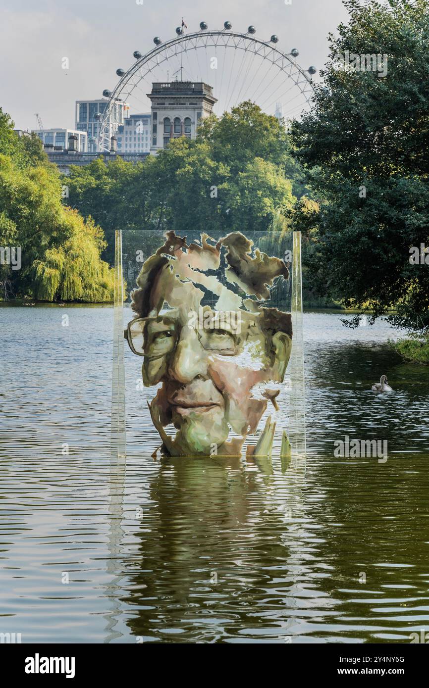 London, Großbritannien. September 2024. Sonniges Wetter bringt Besucher auf die Brücke - National Lottery 30th Birthday Feier Installation im See im St James's Park, London. Entworfen vom Künstler Luis Gomez de Teran, um Game Changers zu ehren, die Lotteriegelder für die Transformation ihrer Gemeinden genutzt haben. Sie sind: Marcus Fair, Gründer von Eternal Media, Javeno McLean, Personal Trainer, Dame Laura Lee, CEO von Maggie's Cancer Care, Trevor Lyttleton MBE, Gründerin von Re-Engage, Sandra Igwe, Gründerin der Mutterschaft Group, Conor Largey, Belfast Youth Worker, Ed Parker, Gründerin von Walking with the Verwundete. Stockfoto