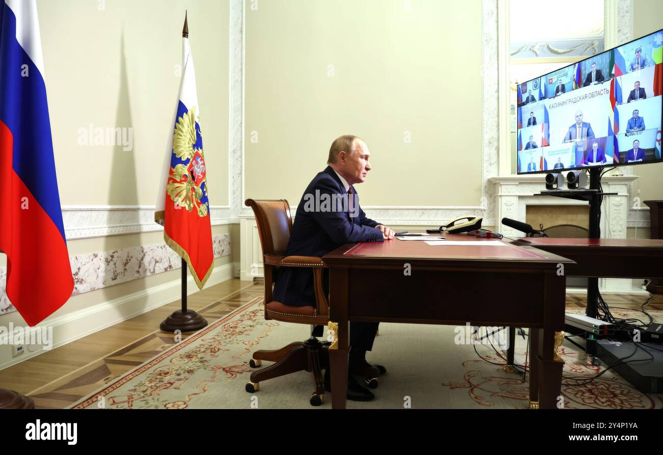 St. Petersburg, Russland. September 2024. Der russische Präsident Wladimir Putin führt am 19. September 2024 in Strelna, Sankt Petersburg, Russland, ein Treffen mit den neu gewählten Häuptern der Regionen Russlands aus dem Konstantinspalast. Quelle: Alexander Kazakov/Kreml Pool/Alamy Live News Stockfoto