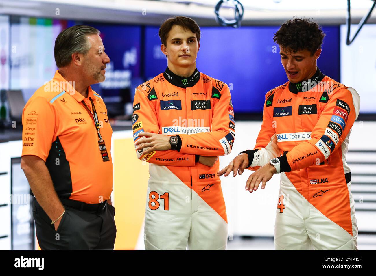 Singapur, Singapur. September 2024. (L bis R): Zak Brown (USA) McLaren Exekutivdirektor mit Oscar Piastri (aus) McLaren und Lando Norris (GBR) McLaren. 19.09.2024. Formel-1-Weltmeisterschaft, Rd 18, Grand Prix Von Singapur, Marina Bay Street Circuit, Singapur, Vorbereitungstag. Das Foto sollte lauten: XPB/Alamy Live News. Stockfoto