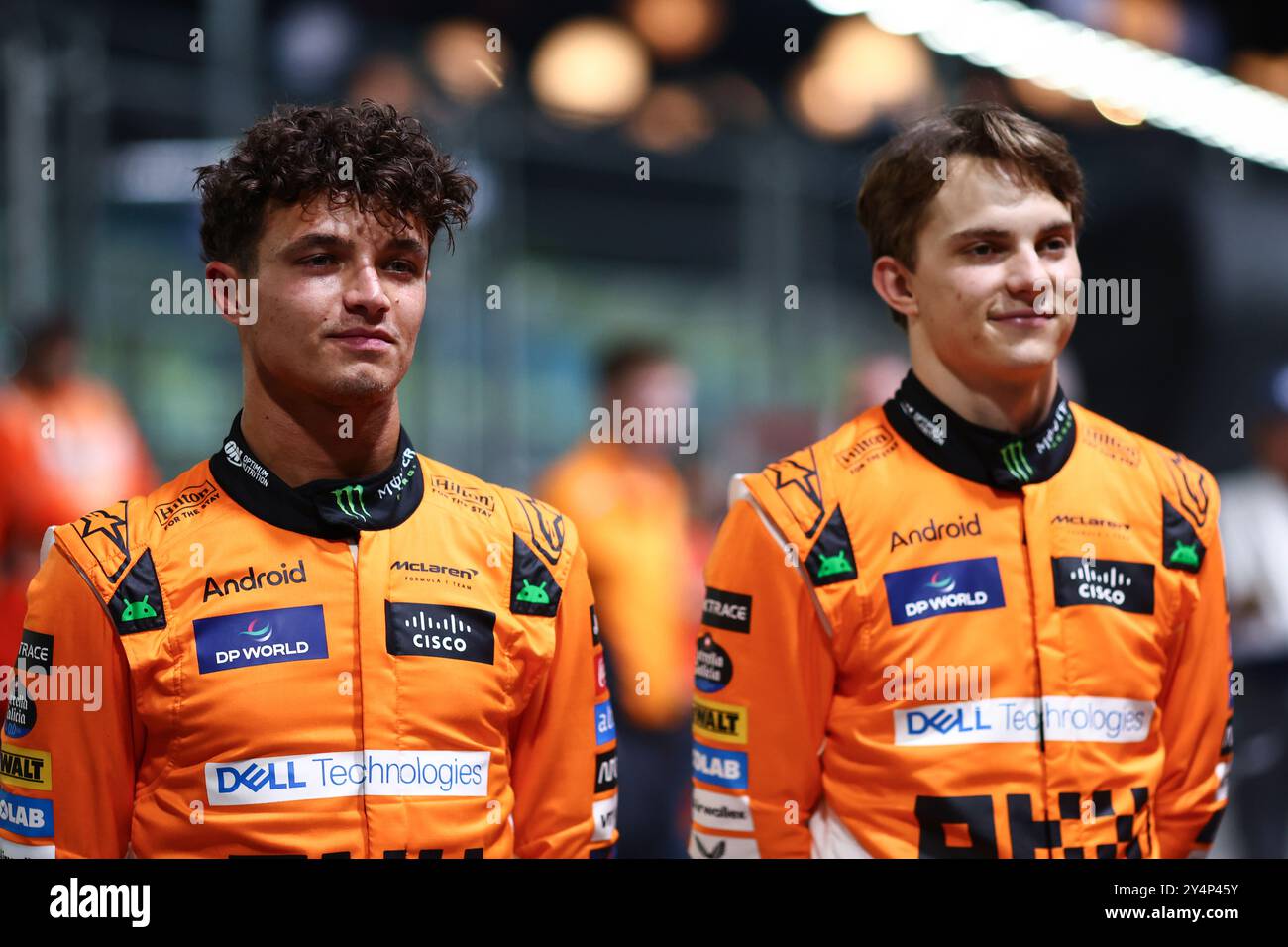 Singapur, Singapur. September 2024. (L bis R): Lando Norris (GBR) McLaren mit Teamkollege Oscar Piastri (aus) McLaren. 19.09.2024. Formel-1-Weltmeisterschaft, Rd 18, Grand Prix Von Singapur, Marina Bay Street Circuit, Singapur, Vorbereitungstag. Das Foto sollte lauten: XPB/Alamy Live News. Stockfoto