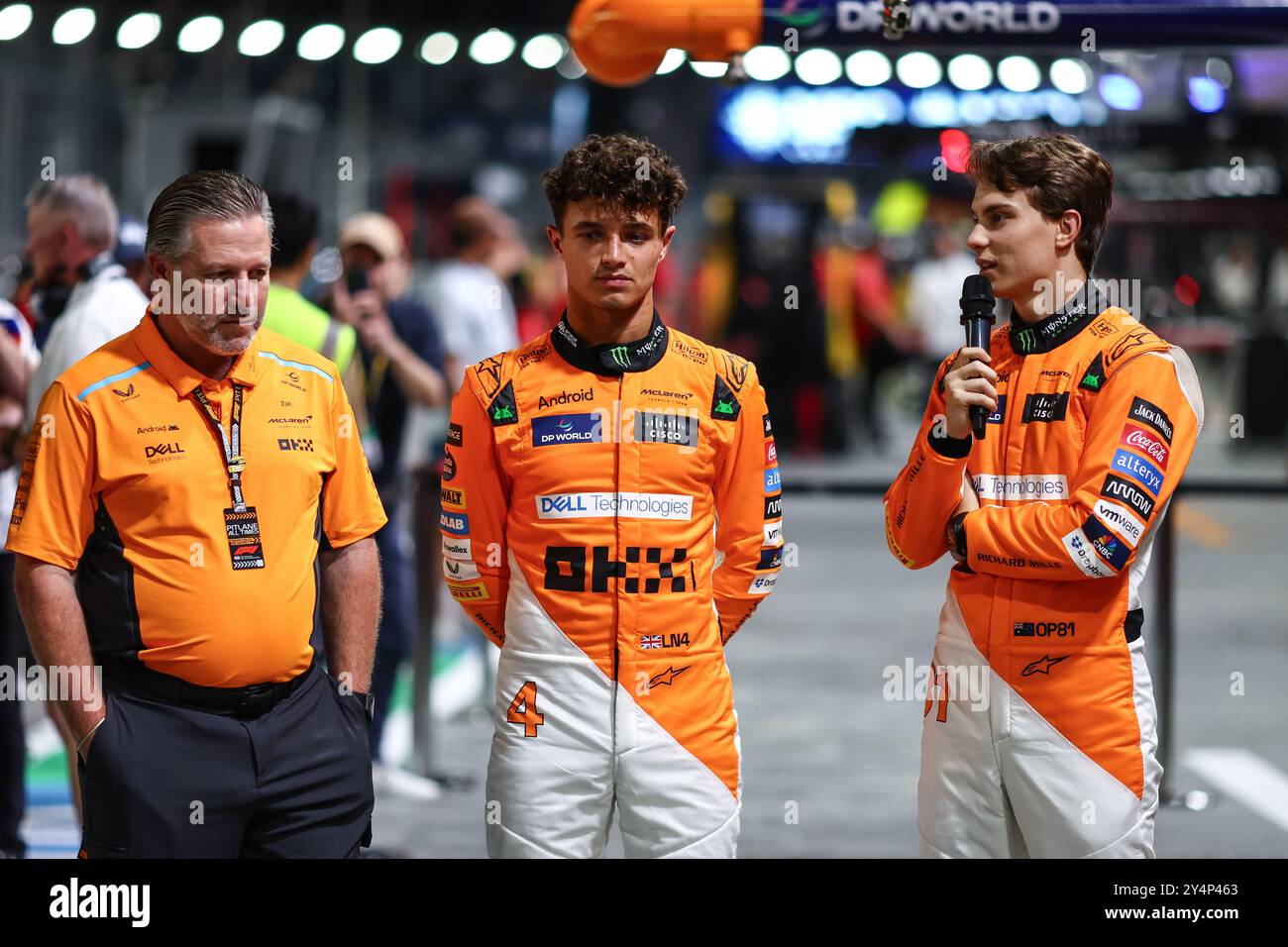 Singapur, Singapur. September 2024. (L bis R): Zak Brown (USA) McLaren Exekutivdirektor mit Lando Norris (GBR) McLaren und Oscar Piastri (aus) McLaren. 19.09.2024. Formel-1-Weltmeisterschaft, Rd 18, Grand Prix Von Singapur, Marina Bay Street Circuit, Singapur, Vorbereitungstag. Das Foto sollte lauten: XPB/Alamy Live News. Stockfoto