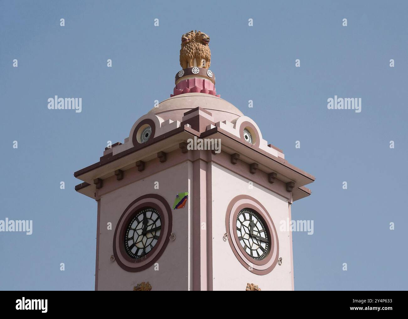Khambhat, Gujarat / Indien - 11. Januar 2017 : Eine Turmuhr in der Stadt Khambhat. Stockfoto