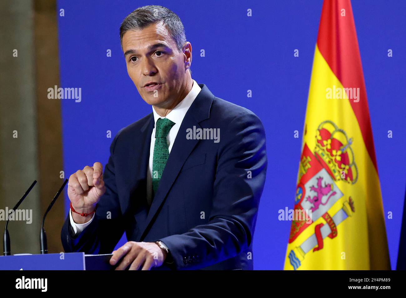 Madrid, Spanien; 04.09.2024.- der Präsident der spanischen Regierung, Pedro Sánchez, hat versichert, dass "wir für die Zustimmung der Staatshaushalte arbeiten werden, die das Markenzeichen, das Siegel dieser progressiven Regierung tragen", und das wird eine progressivere Besteuerung in die einschließen, dass sie mehr für das zahlen, was sie mehr haben." Pedro Sánchez hat den neuen politischen und wirtschaftlichen Kurs begonnen, der einen der schwierigsten und unsichersten der letzten Jahre voraussetzt. Er tat dies vor hunderteinhalb Sozialvertretern aus verschiedenen Bereichen und unterstützt durch das hohe Personal seiner Regierung in t Stockfoto