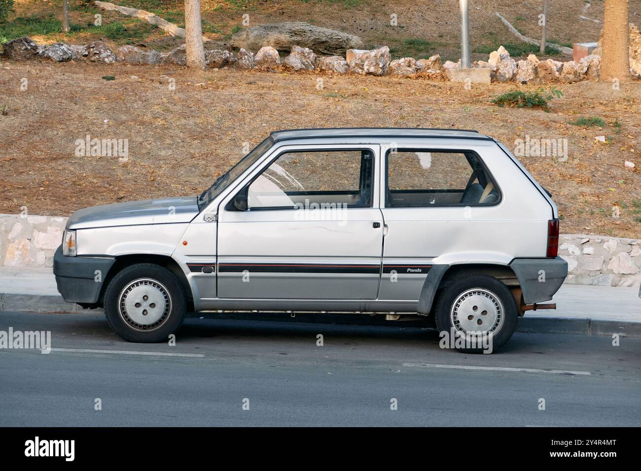 Fiat Panda parkte auf der Straße. Provinz Málaga, Südspanien. Stockfoto