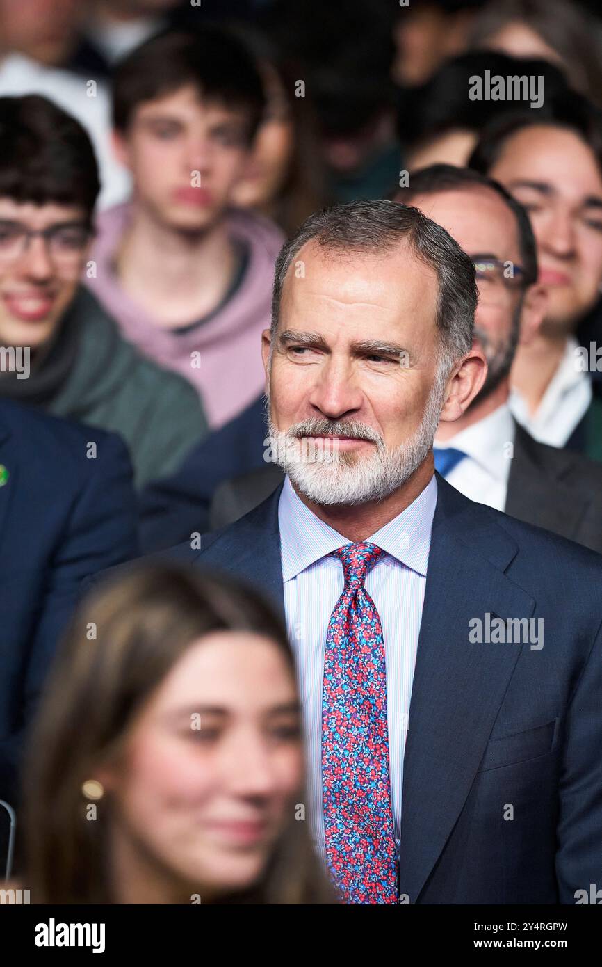 König Felipe VI. Von Spanien nimmt am 25. April 2024 an der „Tour del Talento 2024“ im Palacio de Congresos y Exposiciones in Santander Teil. Stockfoto