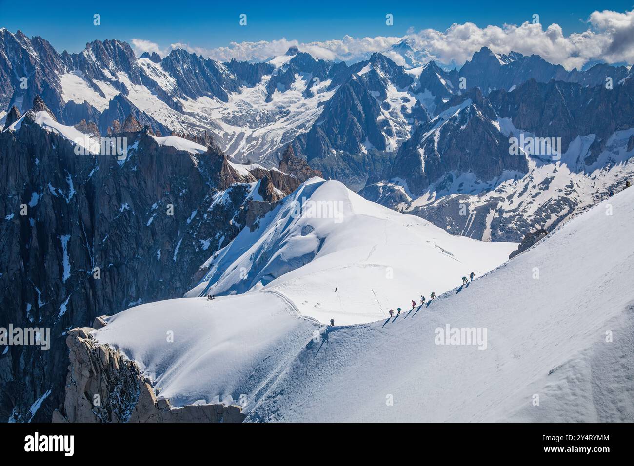 Bergsteiger an den unteren Hängen des Mont Blanc Stockfoto