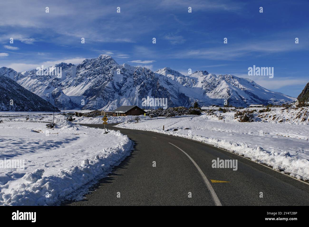 Roadtrip in Neuseeland mit Schneebergen im Winter Stockfoto