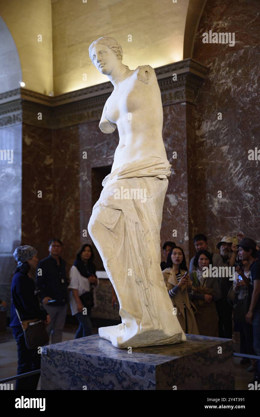 Venus de Milo (Aphrodite von Milos), eine der berühmtesten antiken griechischen Skulpturen, im Louvre Museum in Paris, Frankreich, Europa Stockfoto