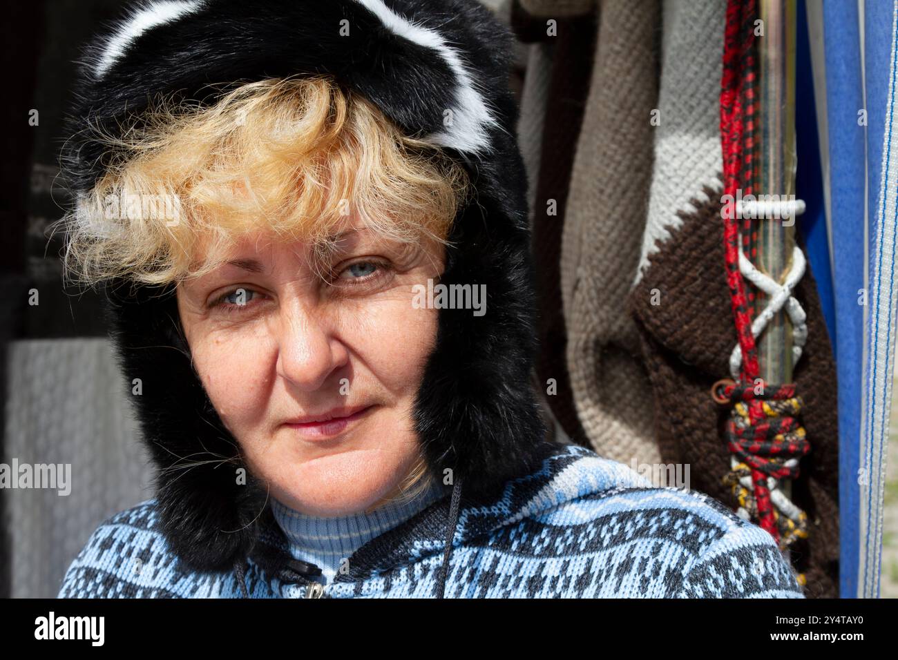 Menschen in der russischen Hafenstadt Murmansk am Nordufer der Kola-Halbinsel, Barentssee, Russland. Stockfoto