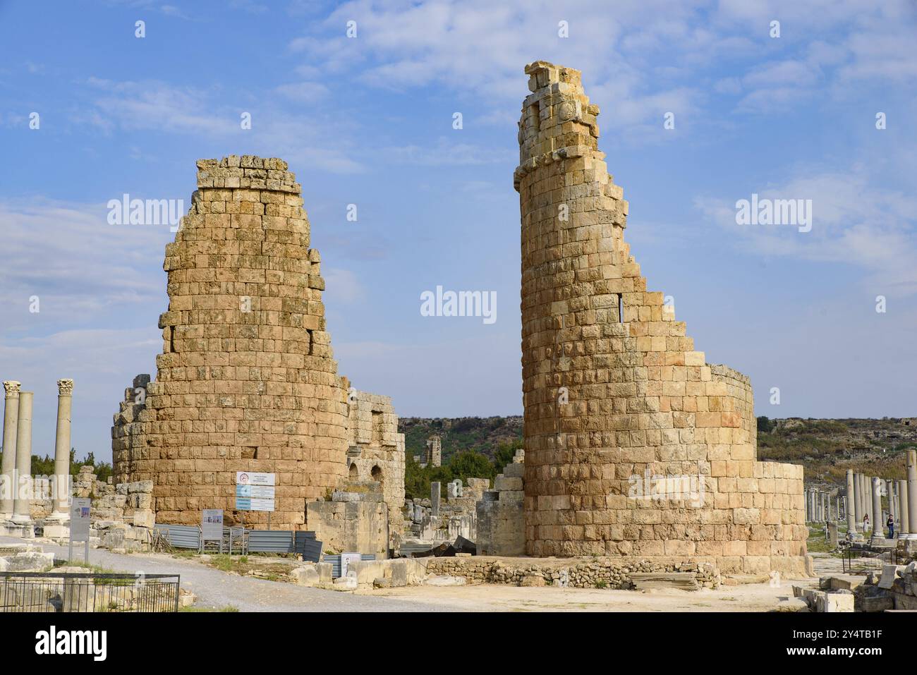 Hellenistisches Stadttor in Perge, einer antiken griechischen Stadt in Antalya, Türkei, Asien Stockfoto