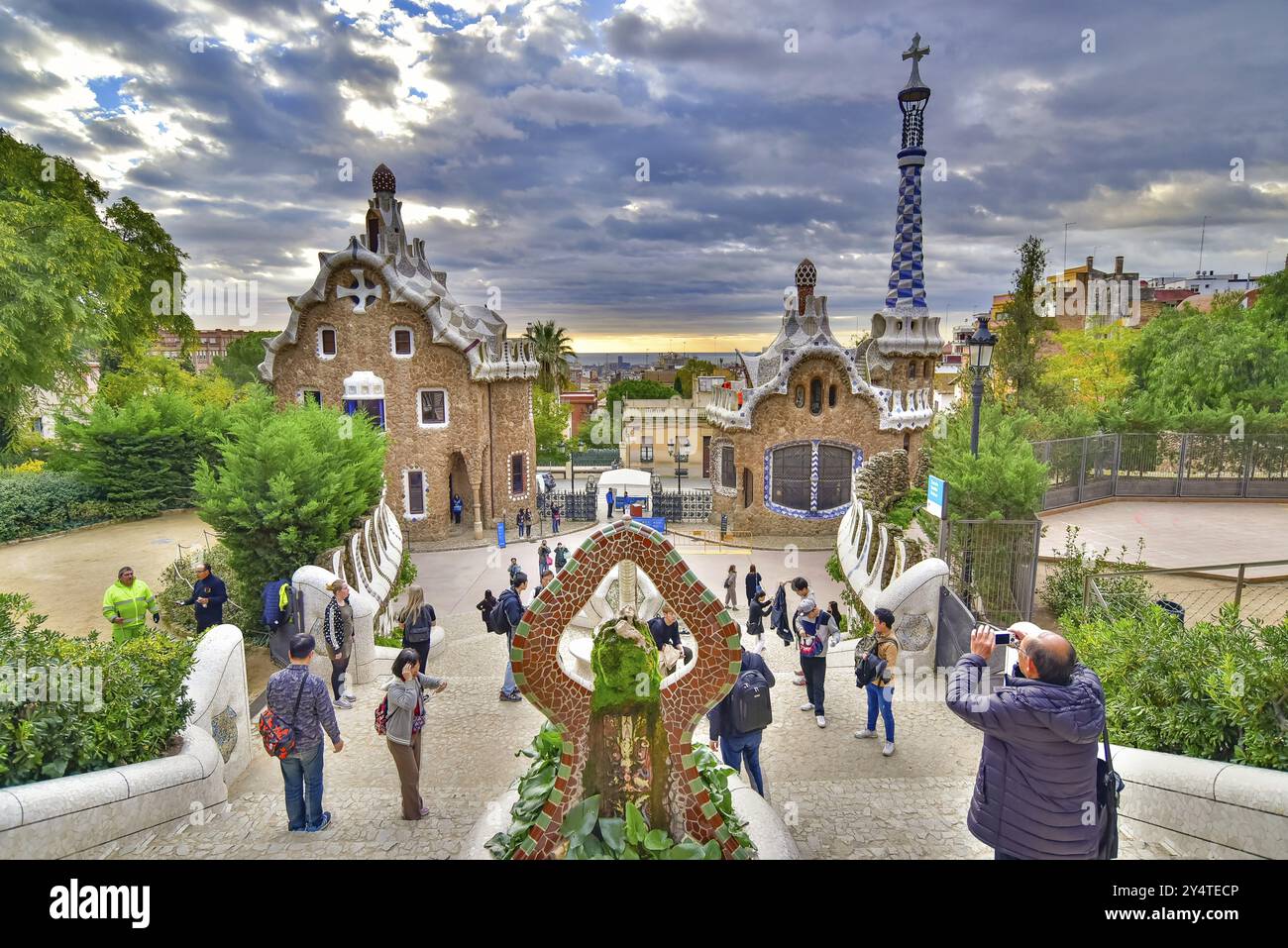 Die Drachentreppe des Park Güell in Barcelona, Spanien, Europa Stockfoto