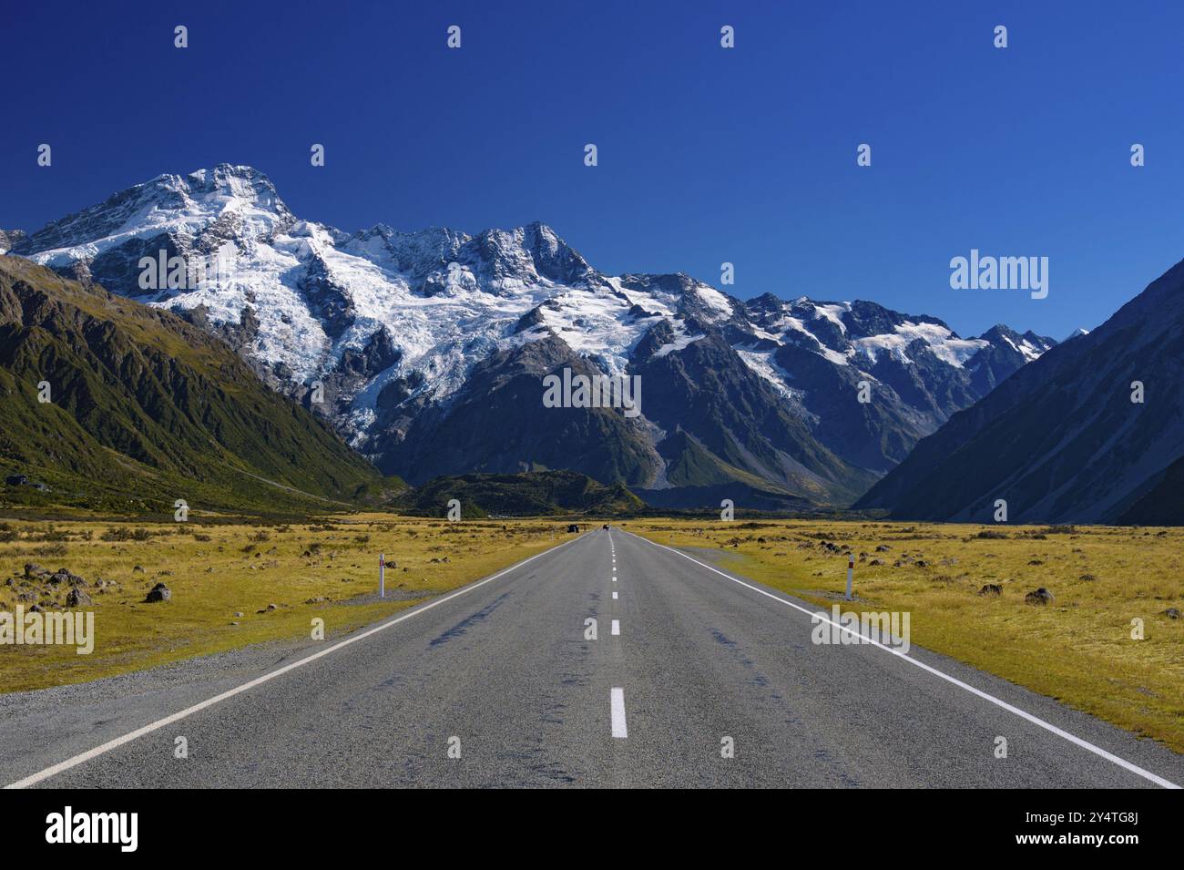Roadtrip in Neuseeland mit Schneebergen im Winter Stockfoto