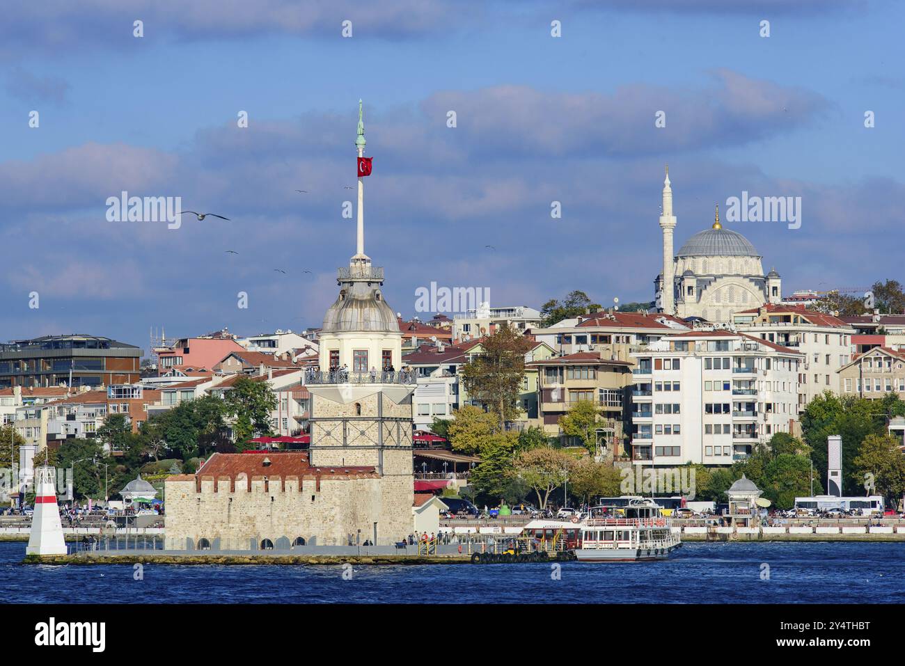 Jungfernturm (Leander's Tower), ein Turm auf einer kleinen Insel in der Nähe von Uskudar in Istanbul, Türkei, Asien Stockfoto