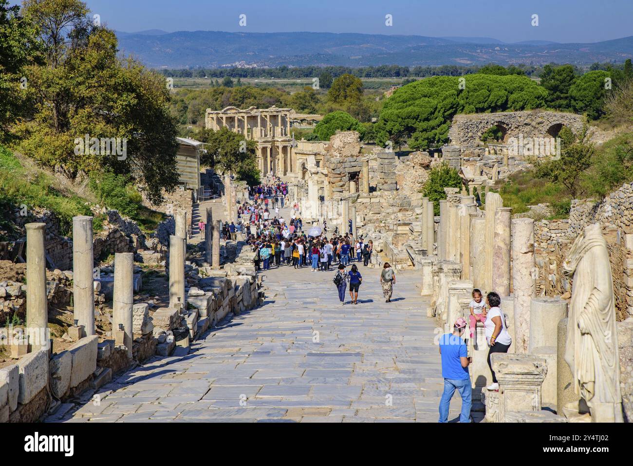 Curetes Straße, eine der Hauptstraßen der archäologischen Stätte von Ephesus in der Türkei Stockfoto