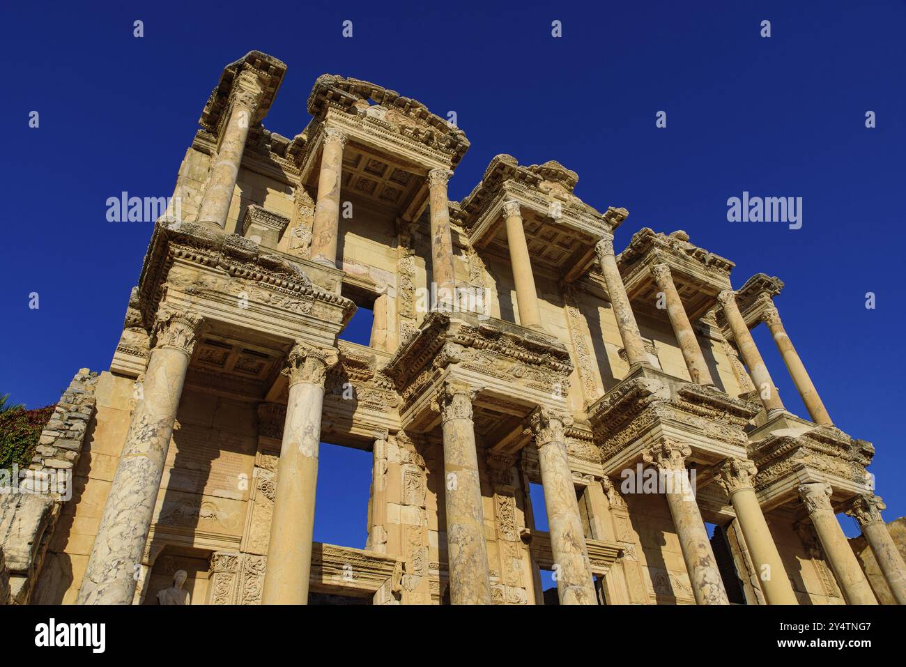 Celsus-Bibliothek, ein altes römisches Gebäude in der archäologischen Stätte Ephesus, Türkei, Asien Stockfoto