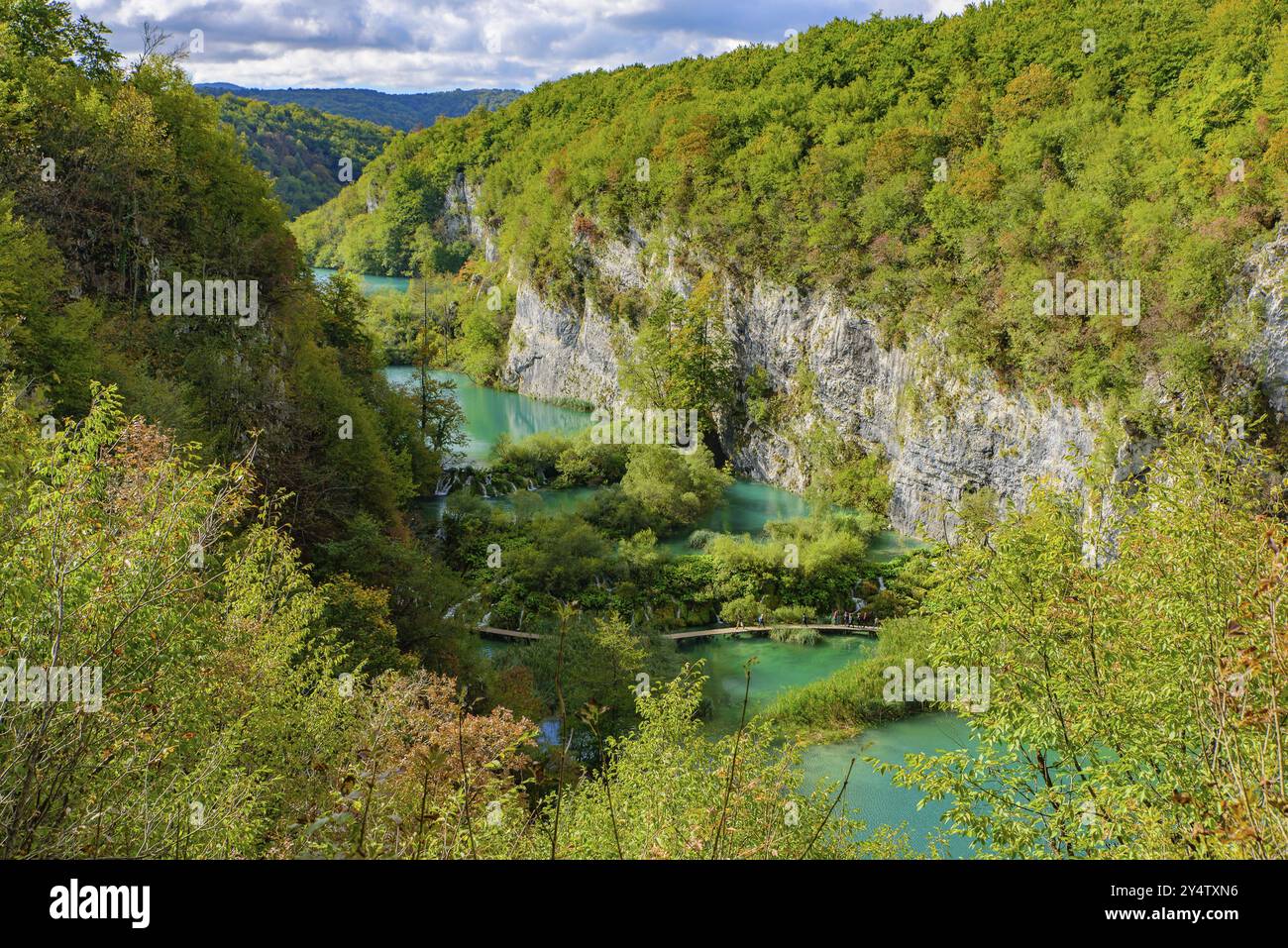 Schlucht der unteren Seen des Nationalparks Plitvicer Seen (Plitvi?ka Jezera), eines Nationalparks in Kroatien Stockfoto