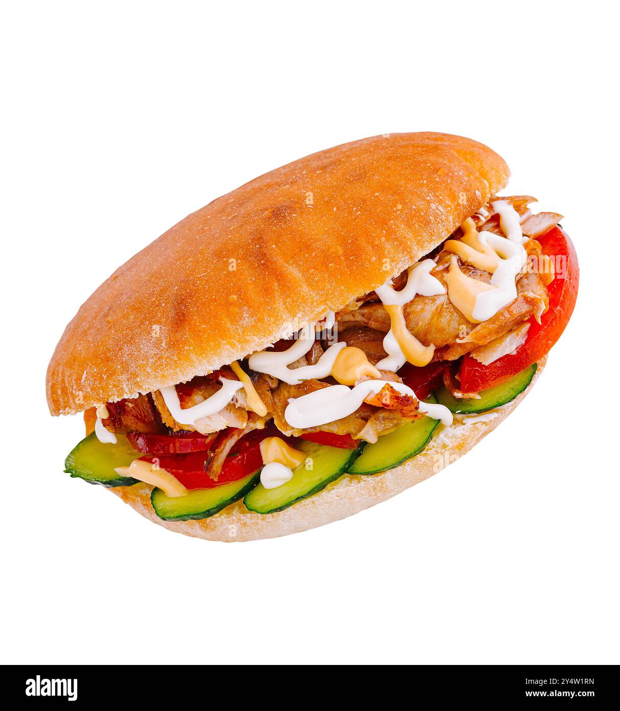 Köstliches Döner-Kebab-Sandwich mit frischem Gemüse und Sauce auf weißem Hintergrund Stockfoto