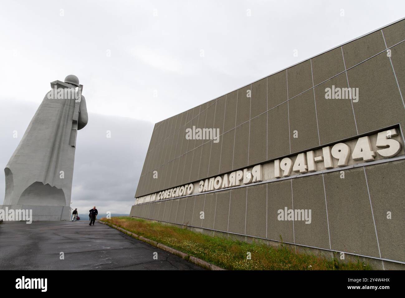 Das Denkmal für den Vaterländischen Krieg (bekannt als das Alesha-Denkmal) in der russischen Hafenstadt Murmansk, Russland. Stockfoto