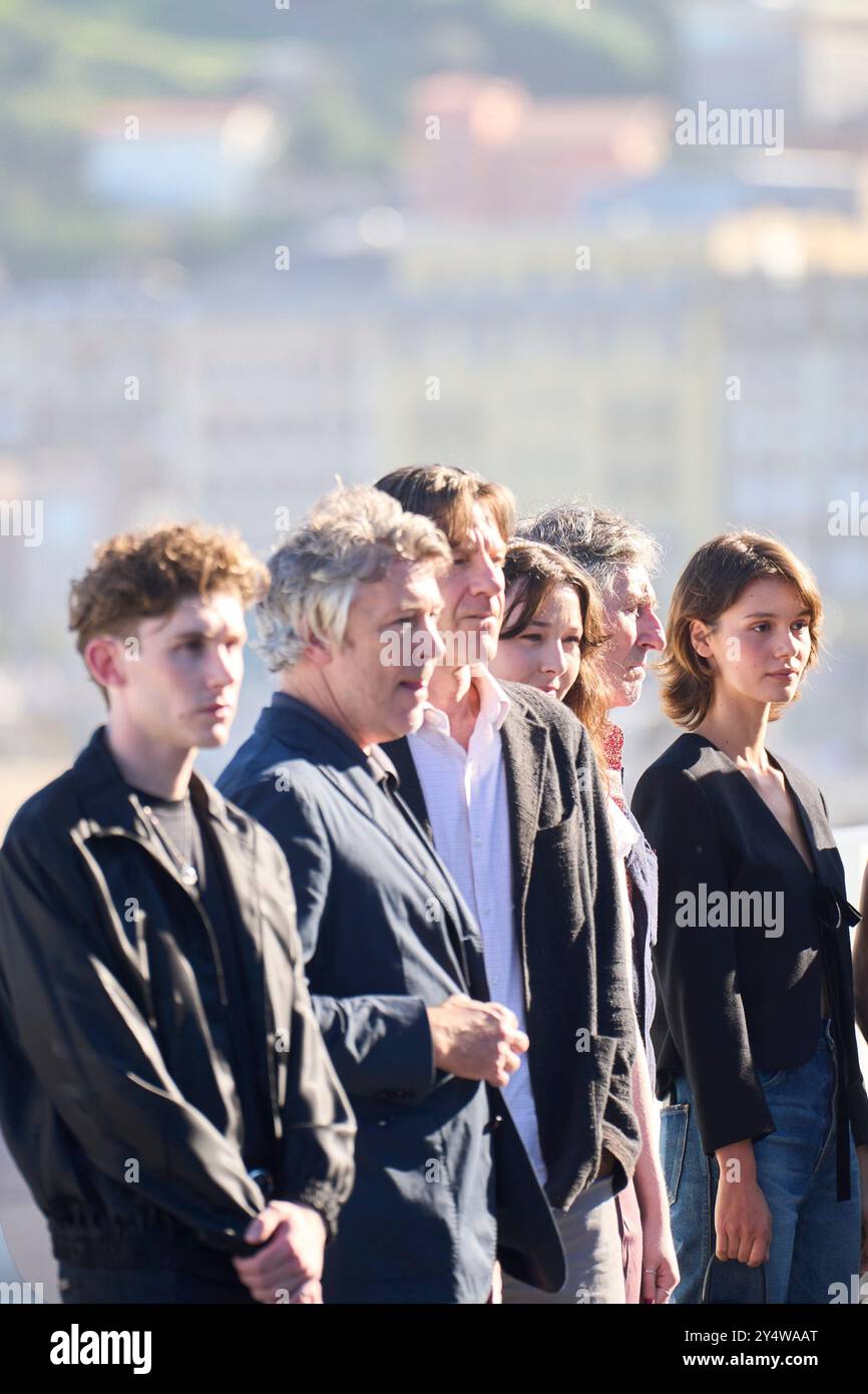 Sandrine Bonnaire, Gabriel Byrne, Fionn O'Shea, Grainne Good, James Marsh nahm am 30. September 2023 an dem Fotocall „Dance First“ während des 71. San Sebastian International Film Festivals im Kursaal Palace in Donostia/San Sebastian, Spanien Teil. Stockfoto