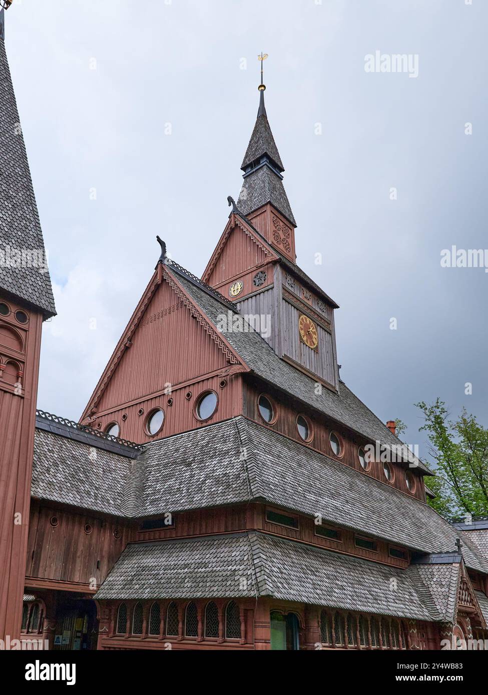 Die Gustav-Adolf-Stave-Kirche in der kleinen Stadt Hahnenklee im Harz Stockfoto