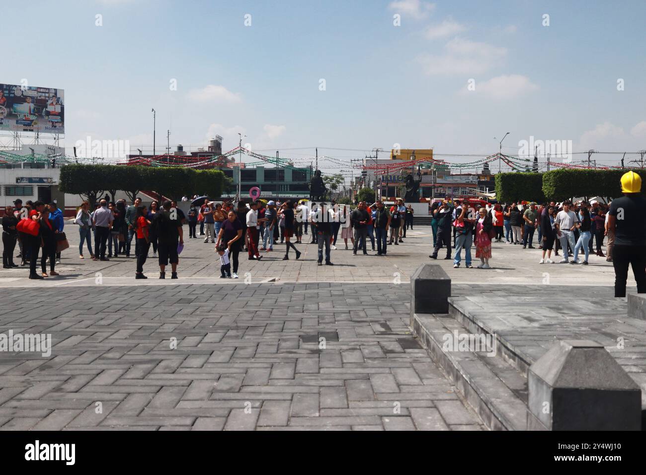 Nezahualcoyotl, Mexiko. September 2024. Mexikanische Bürger, die 2024 an der National Drill eines hypothetischen Erdbebens der Stärke 7,5 Richter mit Epizentrum in Guerrero im Stadtpalast von Nezahualcoyotl teilnahmen. Am 19. September 2024 in Mexiko. (Foto: Carlos Santiago/Eytepix Group) Credit: SIPA USA/Alamy Live News Stockfoto