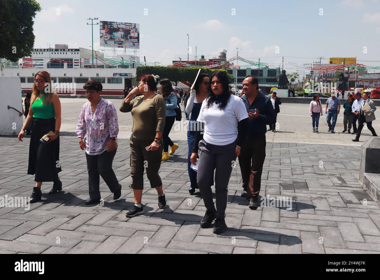 Nezahualcoyotl, Mexiko. September 2024. Mexikanische Bürger, die 2024 an der National Drill eines hypothetischen Erdbebens der Stärke 7,5 Richter mit Epizentrum in Guerrero im Stadtpalast von Nezahualcoyotl teilnahmen. Am 19. September 2024 in Mexiko. (Foto: Carlos Santiago/Eytepix Group) Credit: SIPA USA/Alamy Live News Stockfoto
