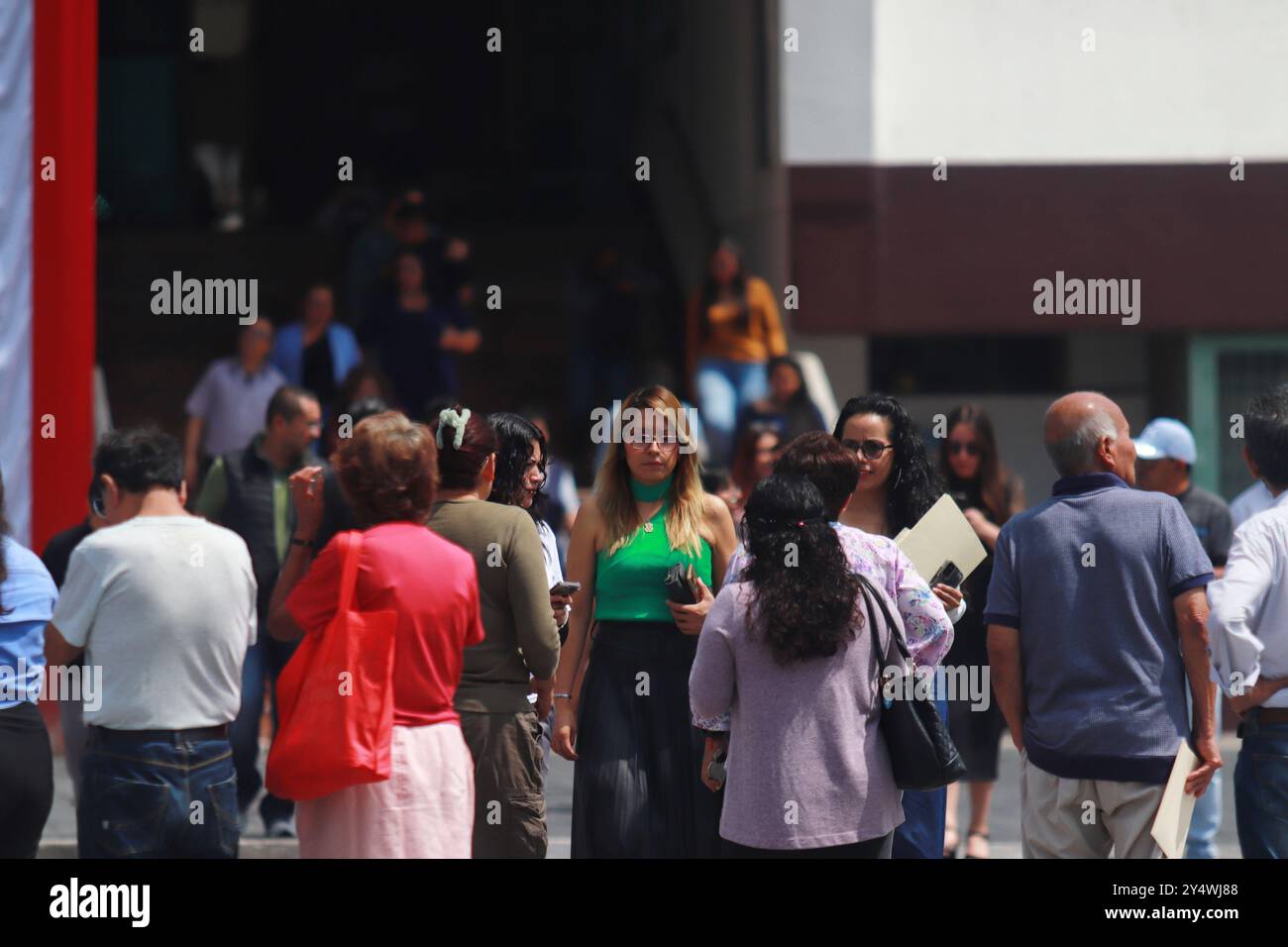 Nezahualcoyotl, Mexiko. September 2024. Mexikanische Bürger, die 2024 an der National Drill eines hypothetischen Erdbebens der Stärke 7,5 Richter mit Epizentrum in Guerrero im Stadtpalast von Nezahualcoyotl teilnahmen. Am 19. September 2024 in Mexiko. (Foto: Carlos Santiago/Eytepix Group) Credit: SIPA USA/Alamy Live News Stockfoto
