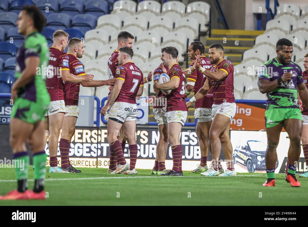 Huddersfield, Großbritannien. September 2024. Aidan McGowan von Huddersfield Giants feiert seinen Versuch beim Spiel Huddersfield Giants gegen Castleford Tigers in der Betfred Super League Runde 27 im John Smith's Stadium, Huddersfield, Großbritannien, 19. September 2024 (Foto: Alfie Cosgrove/News Images) in Huddersfield, Großbritannien am 19. September 2024. (Foto: Alfie Cosgrove/News Images/SIPA USA) Credit: SIPA USA/Alamy Live News Stockfoto