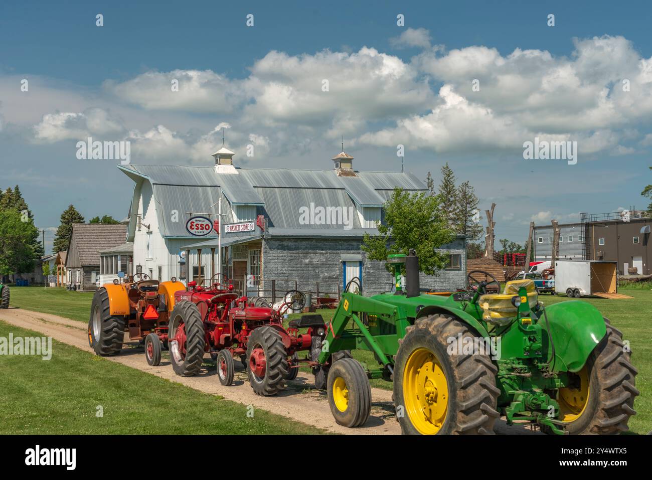 Oldtimer-Traktoren im Threshermen's Réunion Museum in der Nähe von Winkler, Manitoba, Kanada. Stockfoto