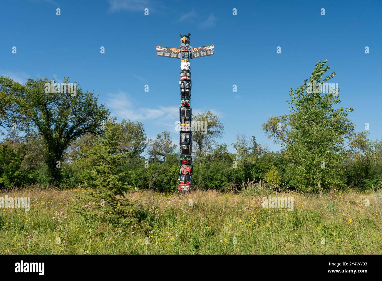 Der Totem Pole der Wohnschule im Assiniboine Park, Winnipeg, Manitoba, Kanada. Stockfoto