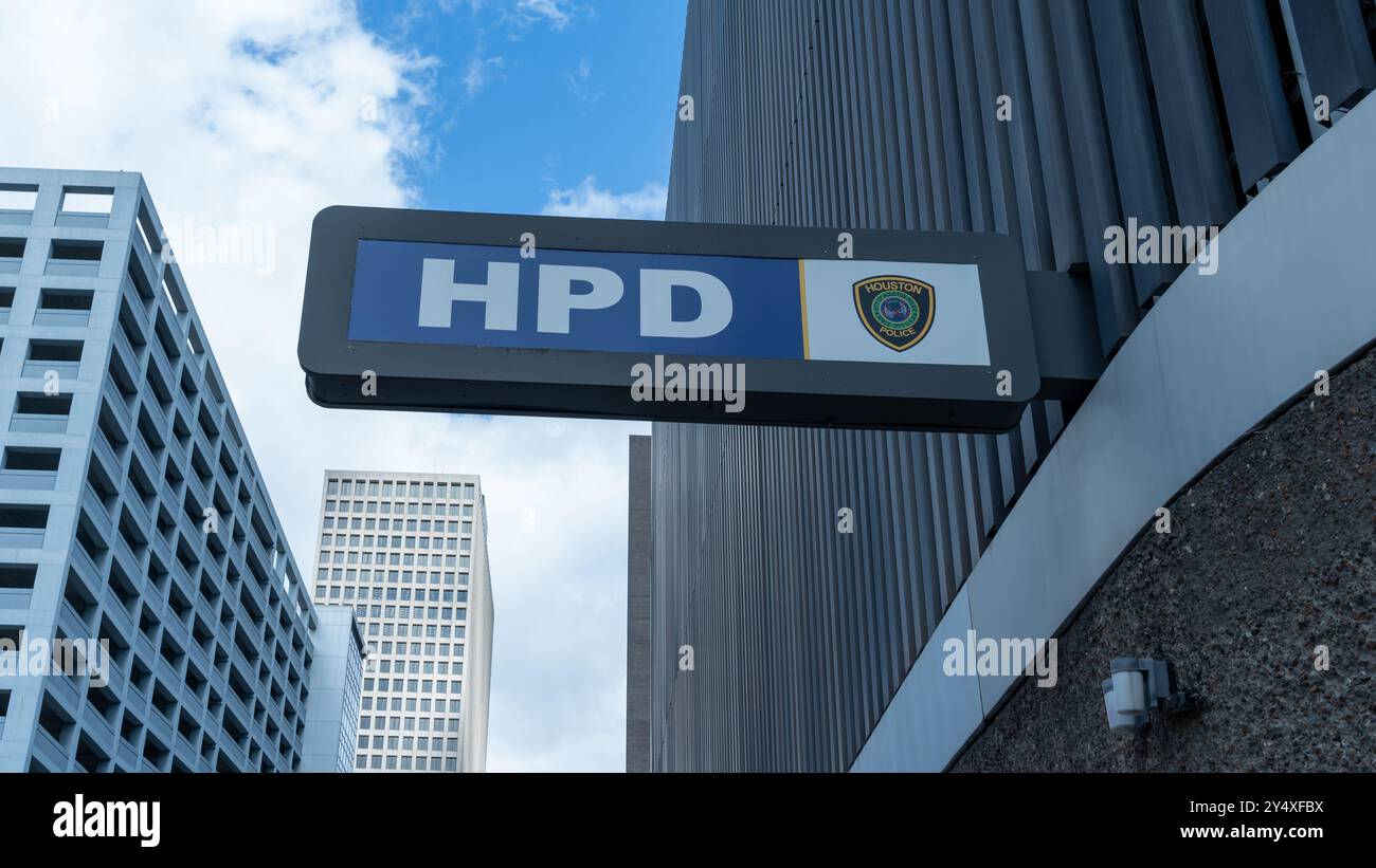 Das HPD (Houston Police Department) Schild am Gebäude in der Zentrale in Houston, Texas, USA. Stockfoto