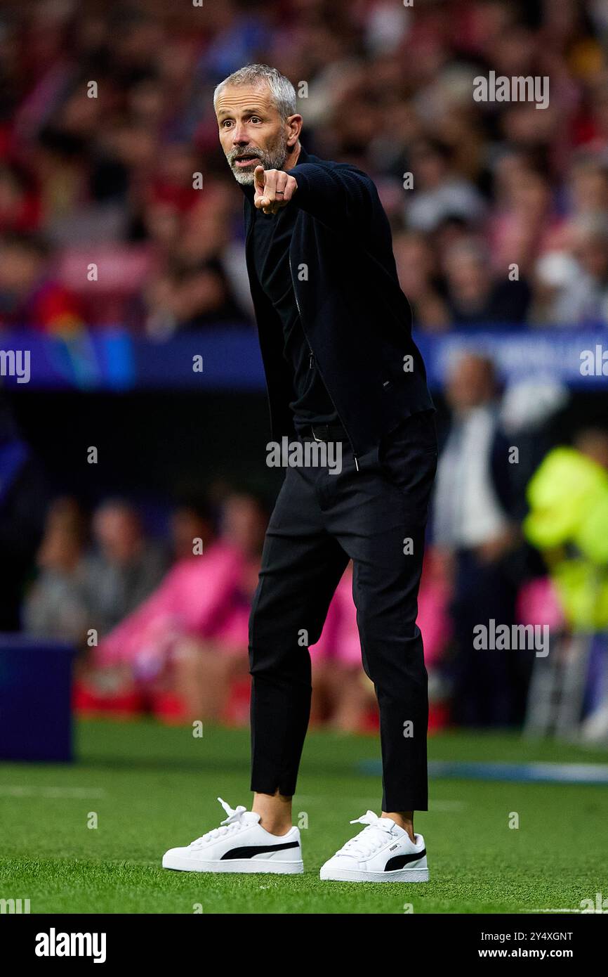 MADRID, SPANIEN – 19. SEPTEMBER: Marco Rose, Manager von RB Leipzig, reagiert beim Spiel der UEFA Champions League 2024/25 Phase MD1 zwischen Atletico de Madrid und RB Leipzig am 19. September 2024 im spanischen Estadio Civitas Metropolitano. (Foto von QSP) Stockfoto