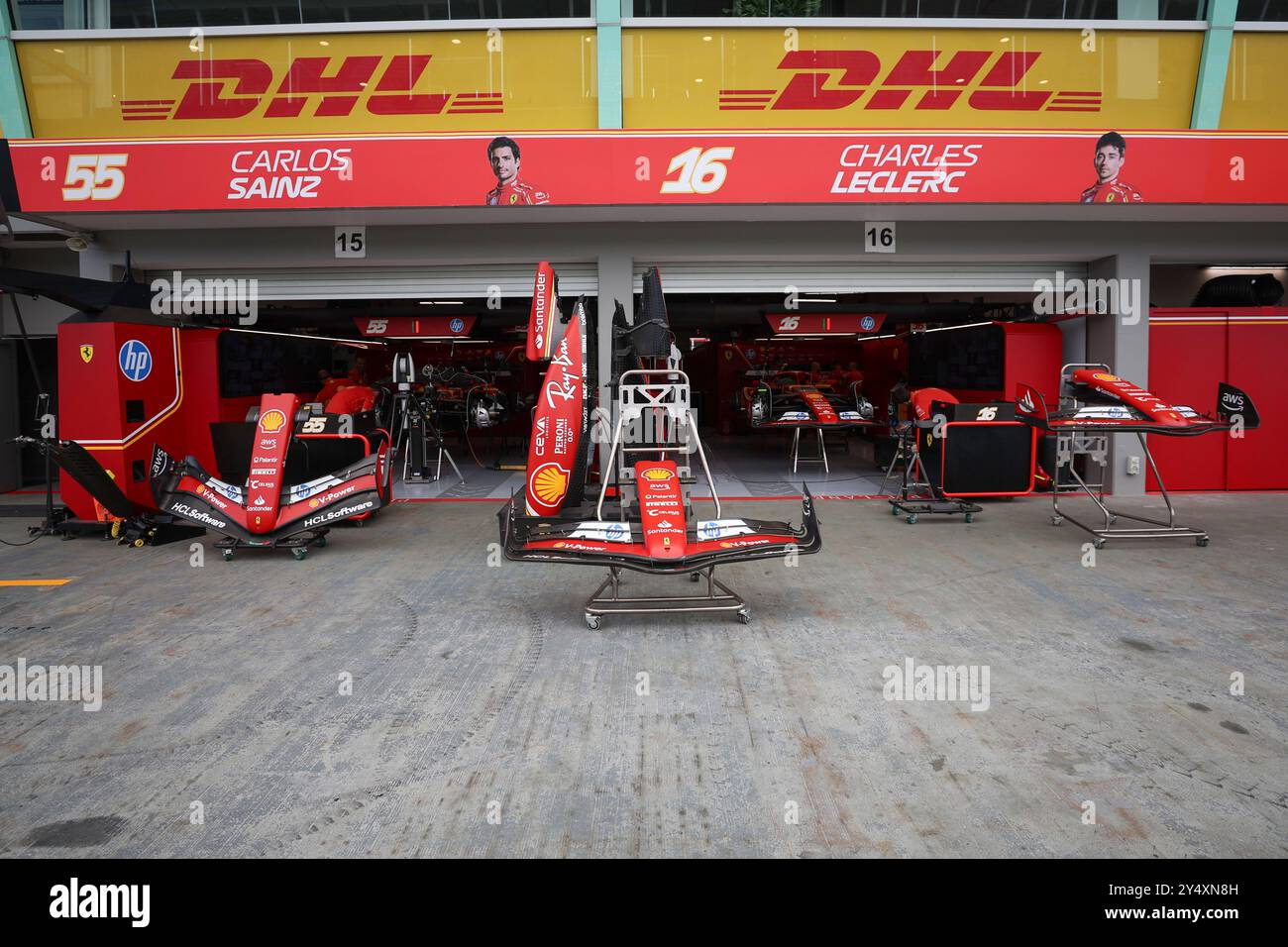 Ferrari stand während des Formel 1 Grand Prix von Singapur 2024, der 18. Runde der Formel-1-Weltmeisterschaft 2024 vom 20. Bis 22. September 2024 auf dem Singapore Circuit. (Philippe Nanchino/SPP) Credit: SPP Sport Press Photo. /Alamy Live News Stockfoto