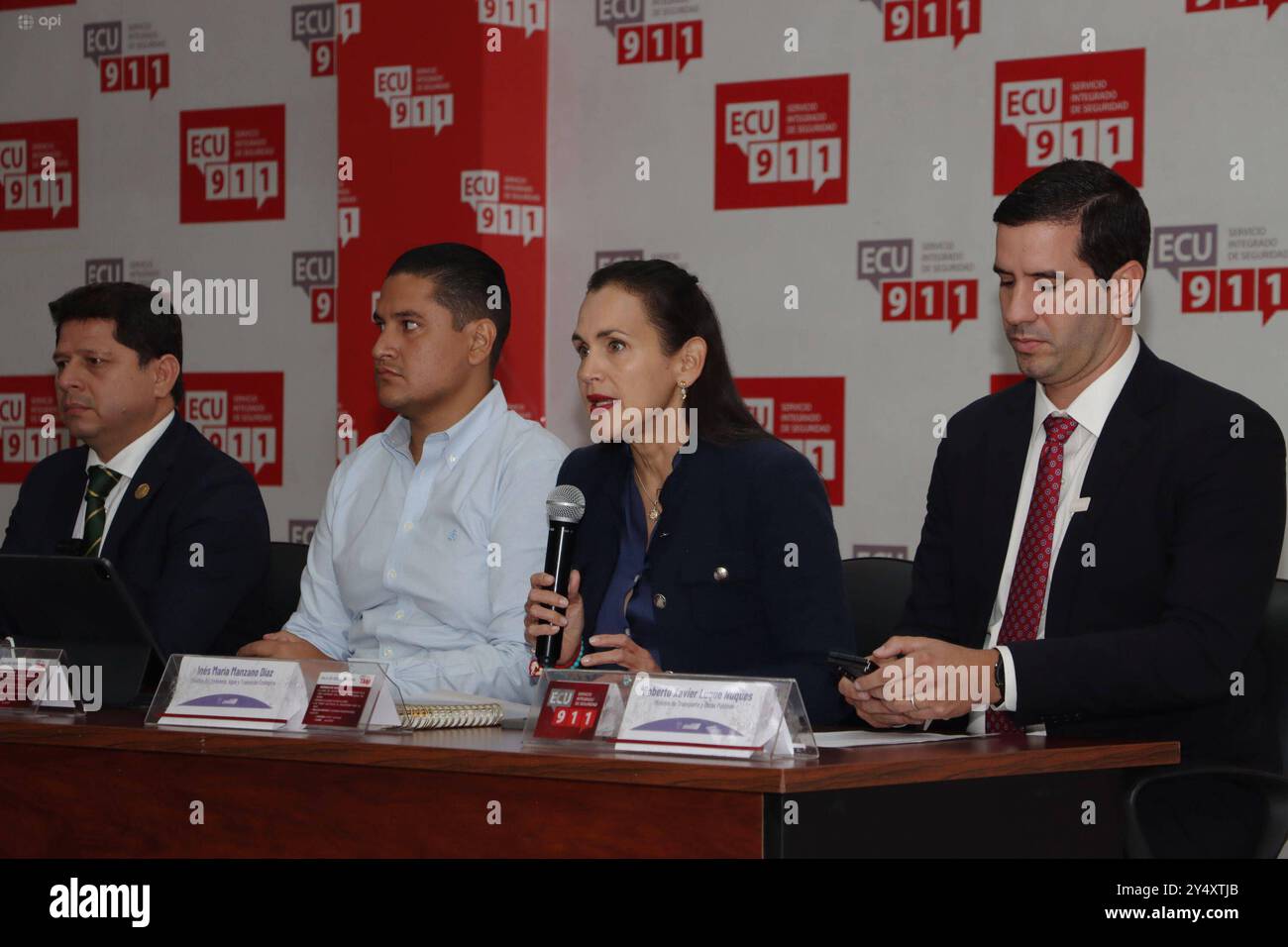 COE ESTIAJE INCENDIOS Quito, Donnerstag, 19. September 2024 Pressekonferenz in Höhe von 911 ECU, Entschließung des COE, National betreffend die Prognose der saisonalen Situation von Niedrigwasser und Waldbränden im Land Franklin Palacios, Min Landwirtschaft und Viehzucht, Roberto Luque, Min Transport und öffentliche Arbeiten, InÃ s Manzano, Umweltminister und Jorge Carrillo, Sekretär für Risikomanagement Fotos Rolando Enriquez Copyright Quito Pichincha Pichincha Pichincha Ecud204DIA Stockfoto