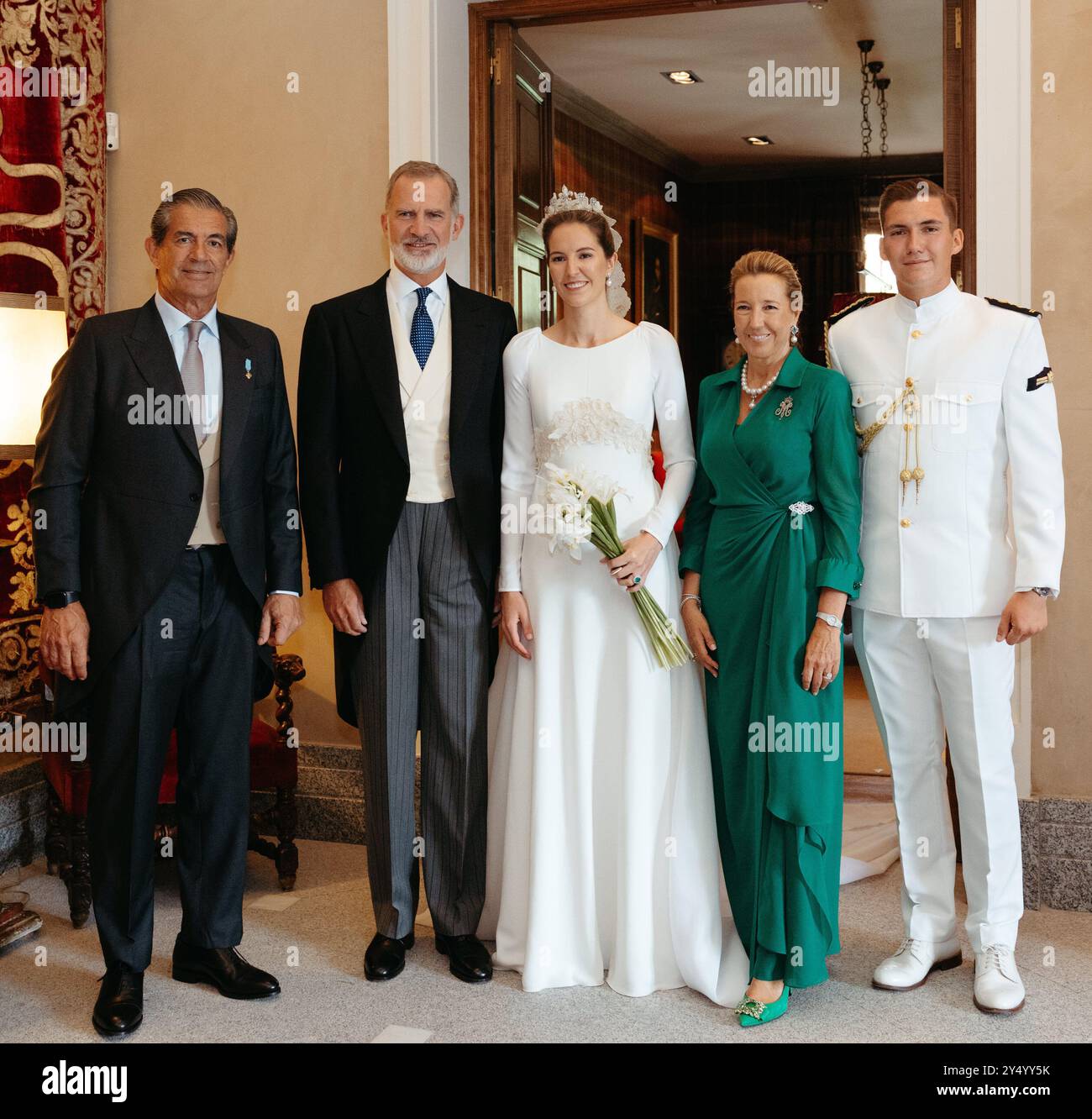 König Felipe VI. Von Spanien, Prinzessin Elena de Borbon, Prinzessin Cristina de Borbon, die ehemalige Königin Sofia, Pedro Lopez-Quesada, Cristina de Borbon dos Sicilias besuchen am 1. September 2024 in Madrid, Spanien die Hochzeit von Victoria Lopez-Quesada Borbon Dos Sicilias und Enrique Moreno de la Cova. Stockfoto