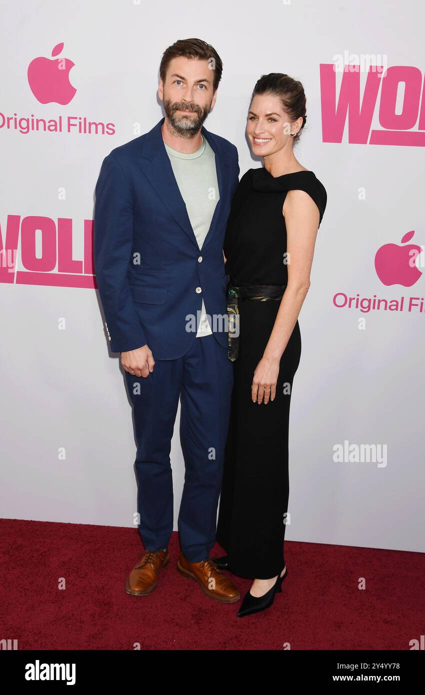 HOLLYWOOD, KALIFORNIEN – 18. SEPTEMBER: Der Autor/Regisseur/Produzent Jon Watts und Dianne McGunigle nehmen an der Premiere der Los Angeles Premiere von The A Teil Stockfoto