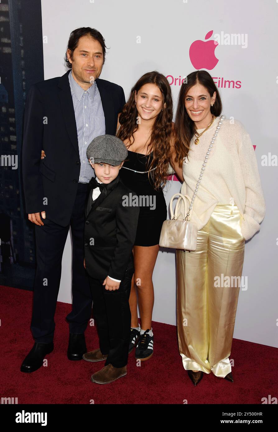 HOLLYWOOD, KALIFORNIEN - 18. SEPTEMBER: Jeremy kleiner und seine Familie besuchen die Premiere der Premiere des Apple Originalfilms „Wolfs“ in Los Angeles Stockfoto