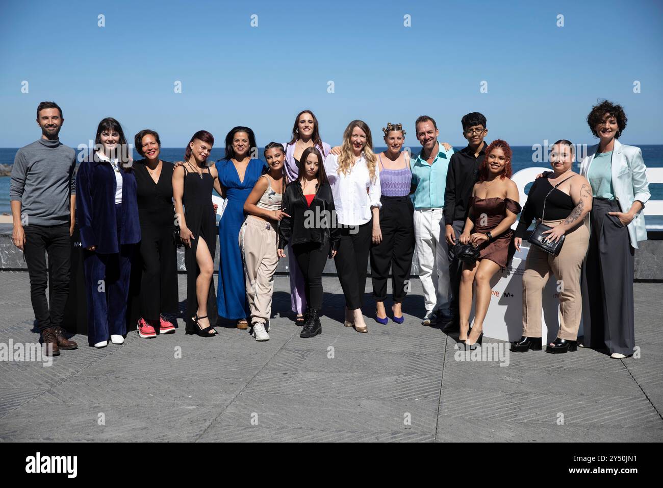 Angela Cervantes, Carla Quilez und Regisseurin Pilar Palomero, Jamirez Bengharda, Estel Collado, Claudia Dalmau, Claudia Medina, Sheila Baños, Valereie Delpierre, Alex de la Fuete besuchte am 21. September 2022 in Donostia/San Sebastian, Spanien, den Fotocall „La maternal“ während des 70. internationalen Filmfestivals San Sebastian. Stockfoto